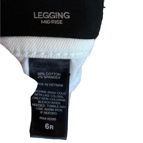 American Eagle white jeans - Picture 2 of 2